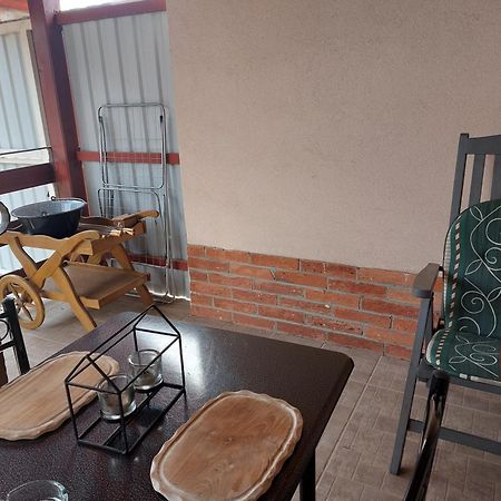 Akacvirag Airport Vendeghaz Apartment Debrecen Ngoại thất bức ảnh