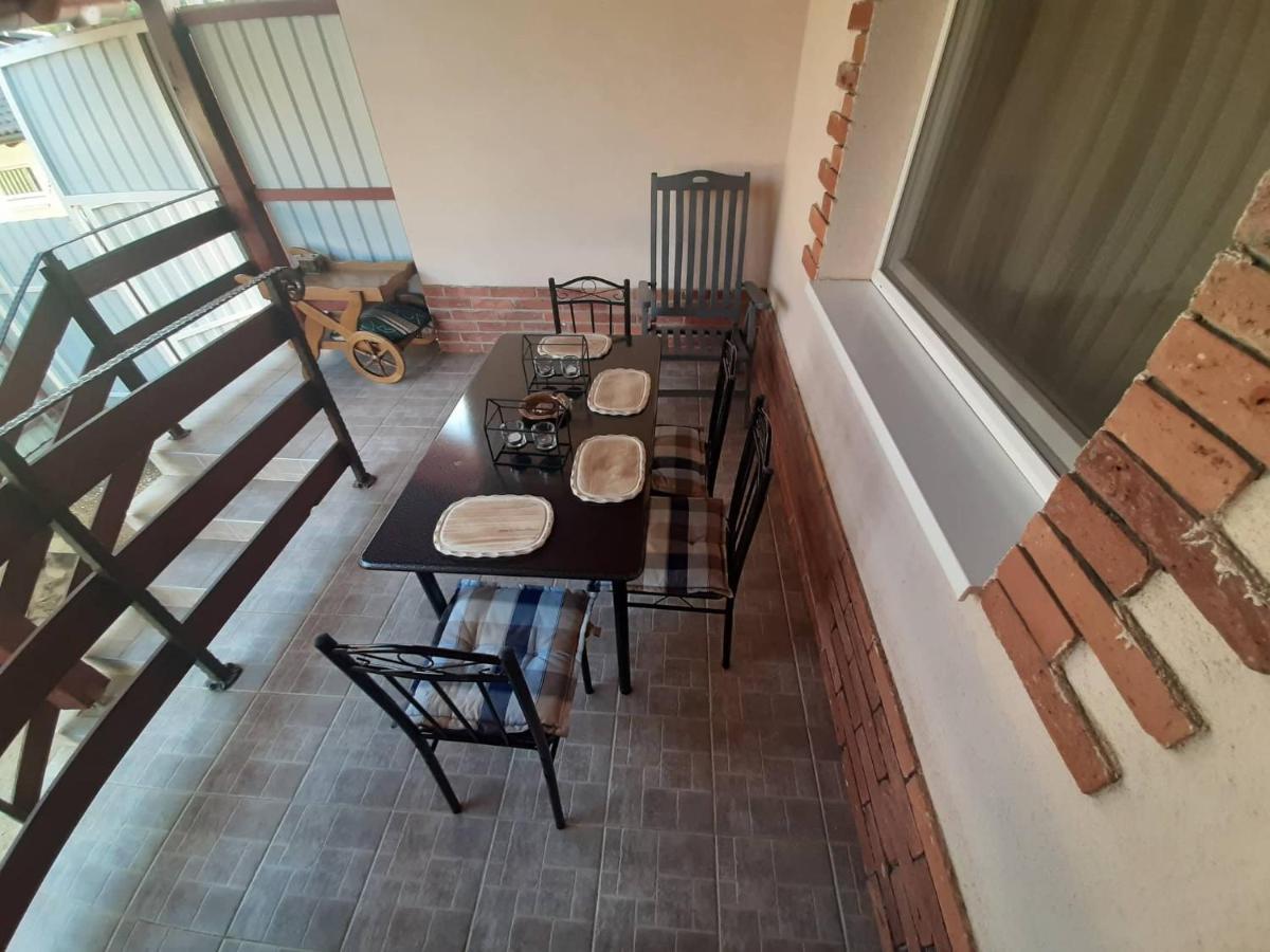 Akacvirag Airport Vendeghaz Apartment Debrecen Ngoại thất bức ảnh