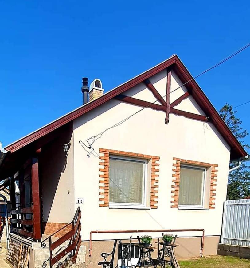 Akacvirag Airport Vendeghaz Apartment Debrecen Ngoại thất bức ảnh