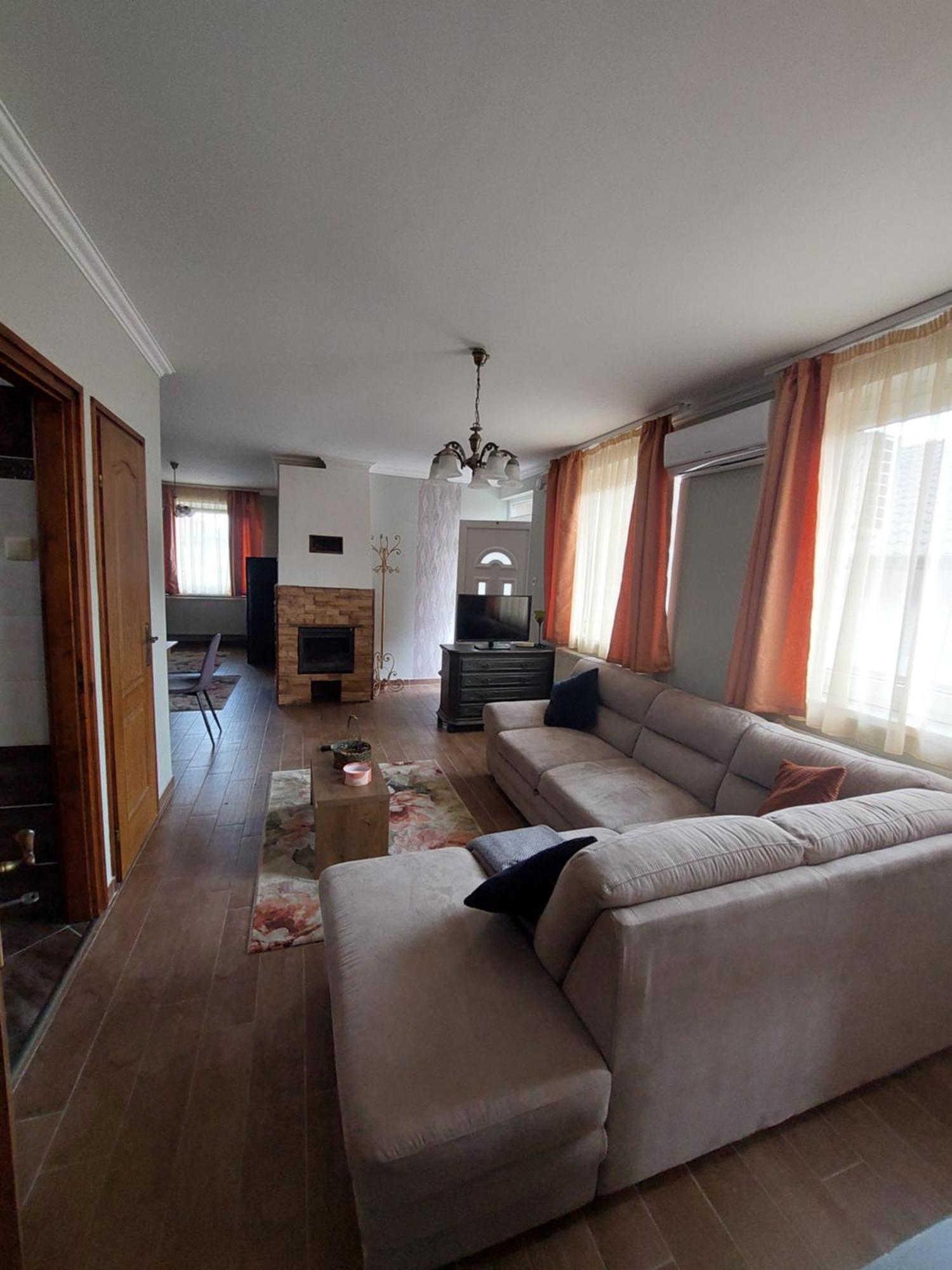 Akacvirag Airport Vendeghaz Apartment Debrecen Ngoại thất bức ảnh