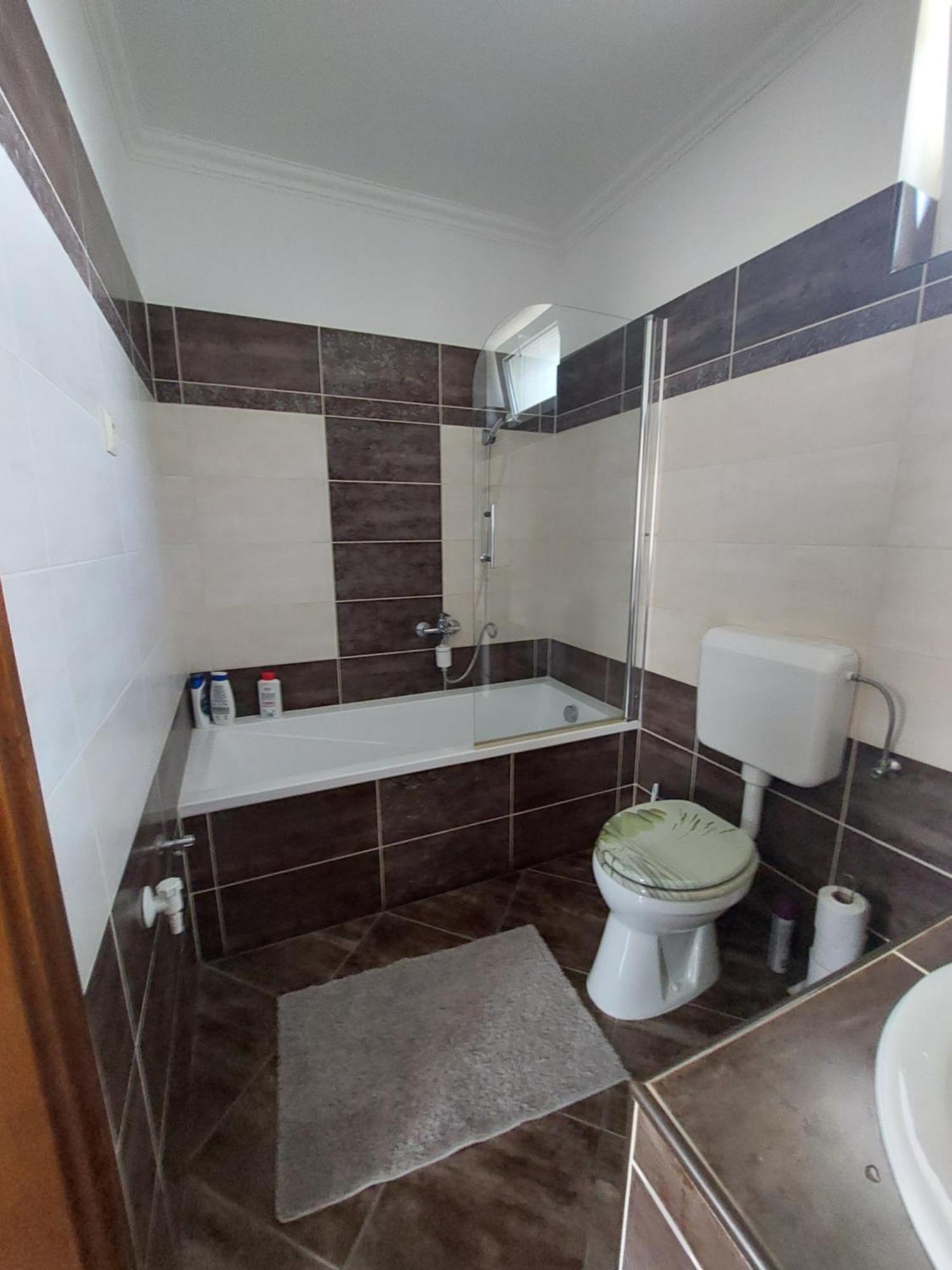 Akacvirag Airport Vendeghaz Apartment Debrecen Ngoại thất bức ảnh