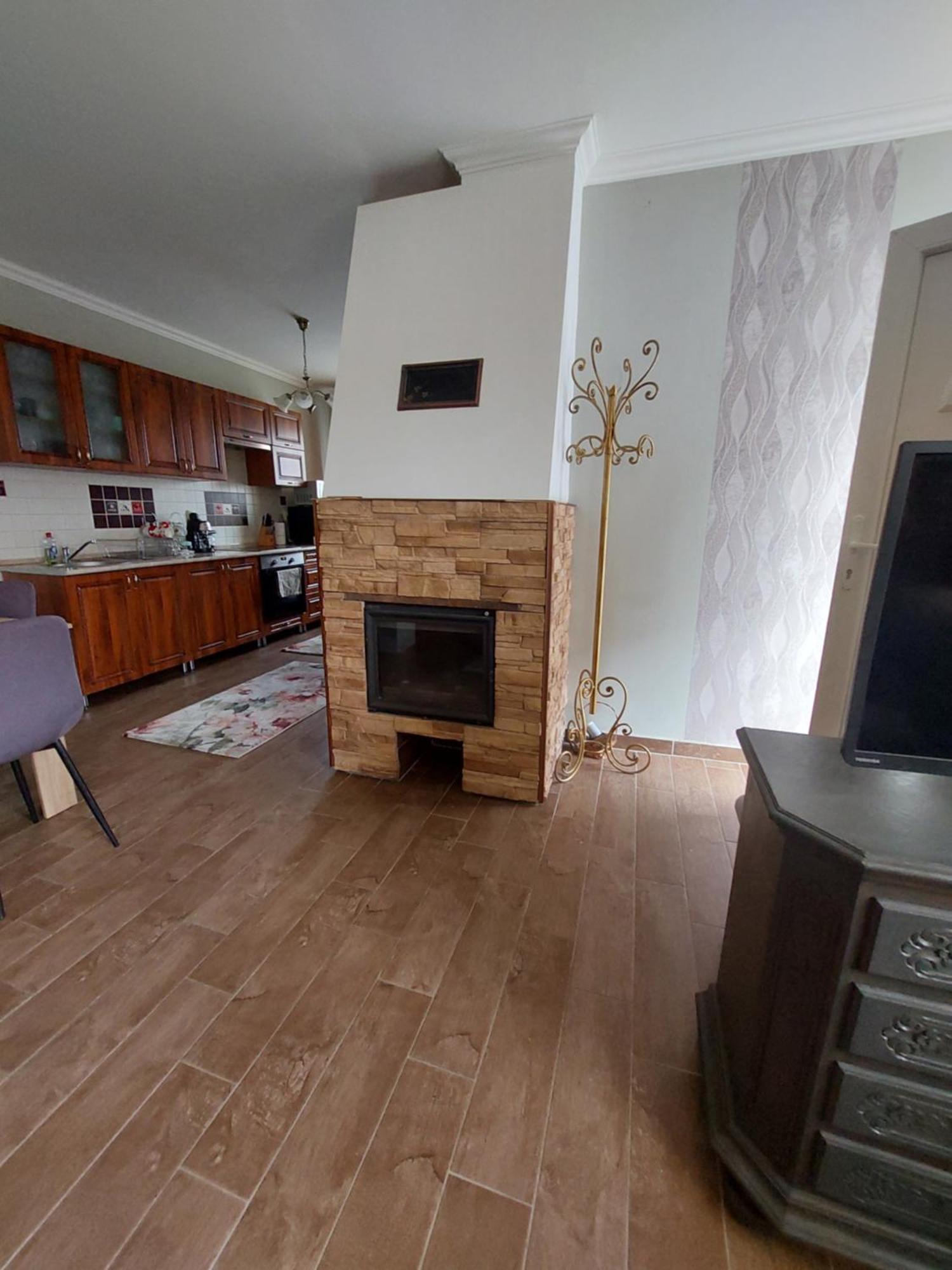 Akacvirag Airport Vendeghaz Apartment Debrecen Ngoại thất bức ảnh