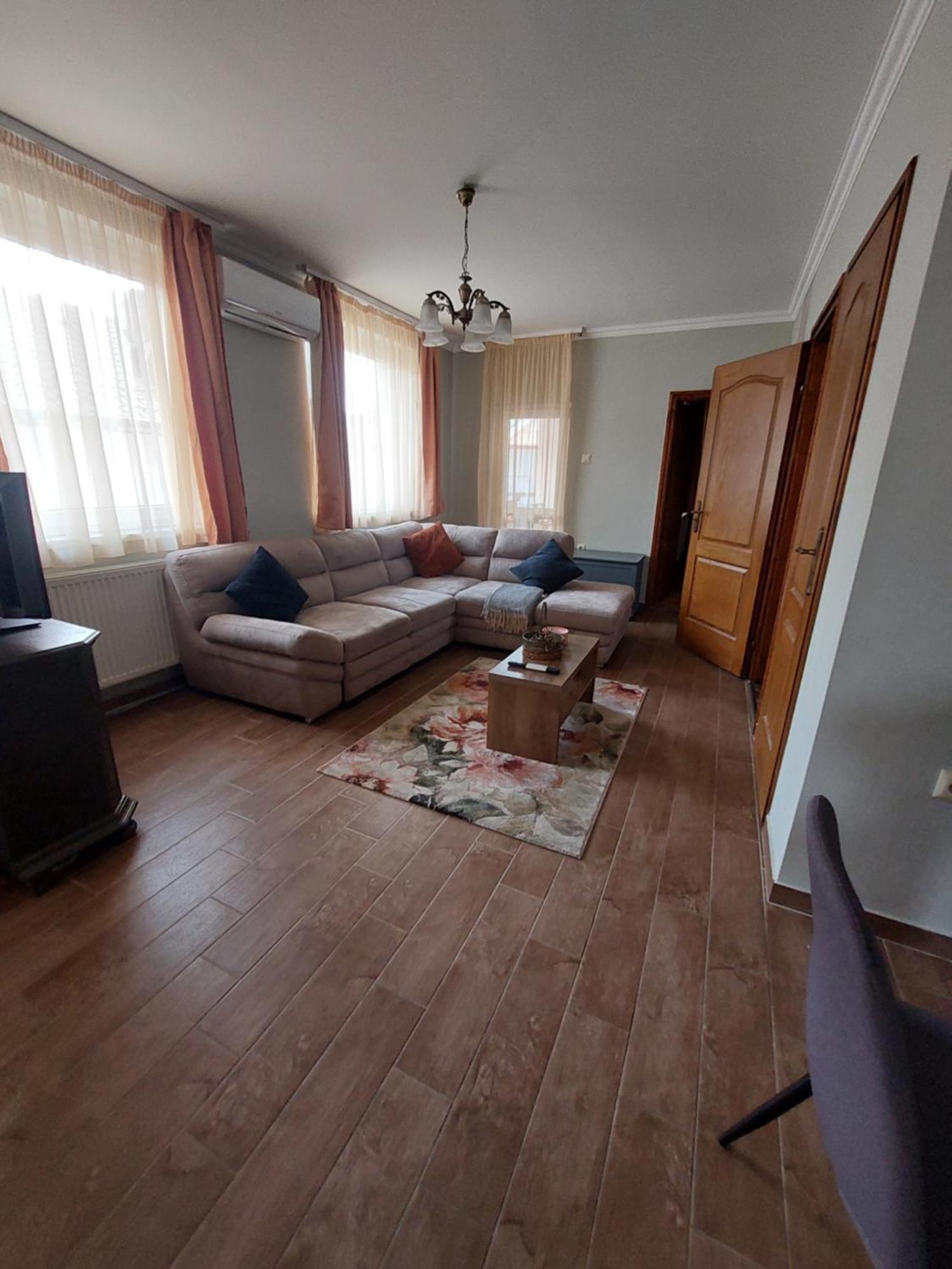 Akacvirag Airport Vendeghaz Apartment Debrecen Ngoại thất bức ảnh