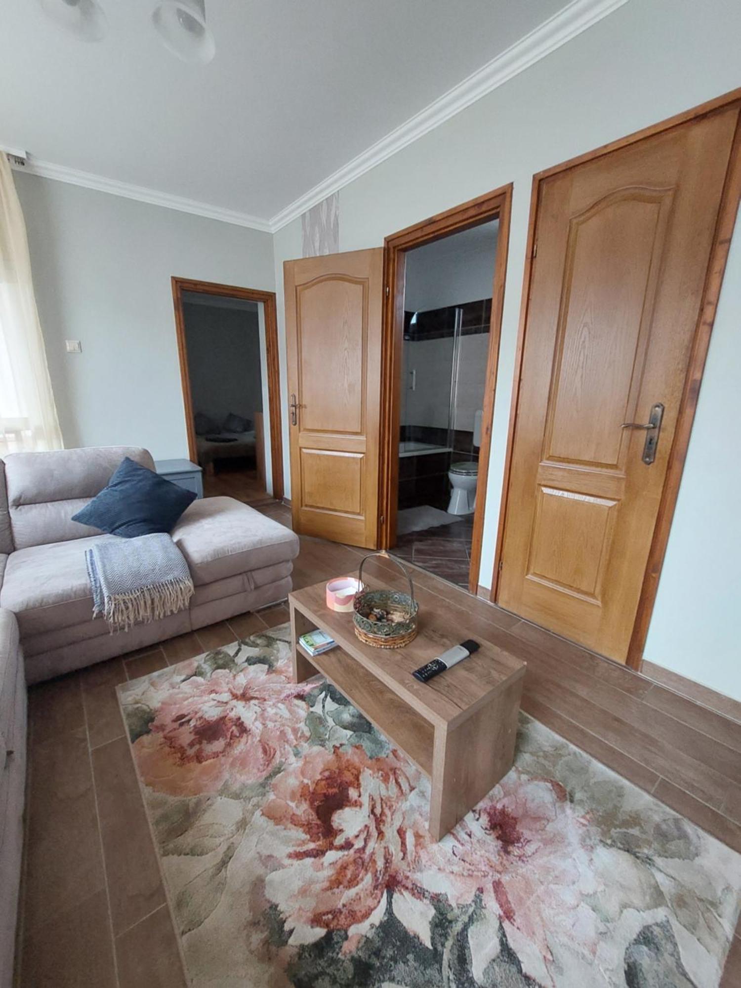 Akacvirag Airport Vendeghaz Apartment Debrecen Ngoại thất bức ảnh