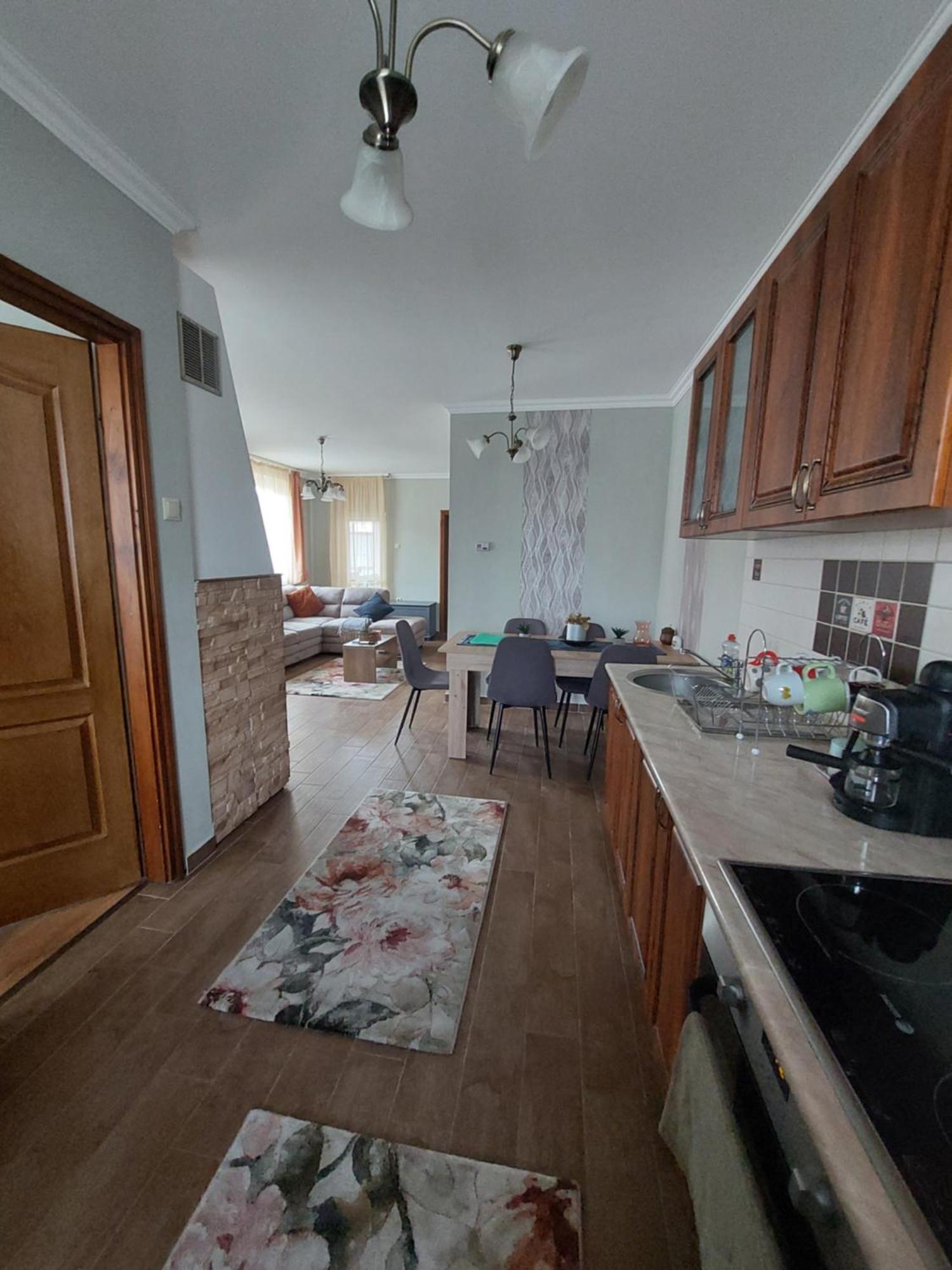 Akacvirag Airport Vendeghaz Apartment Debrecen Ngoại thất bức ảnh